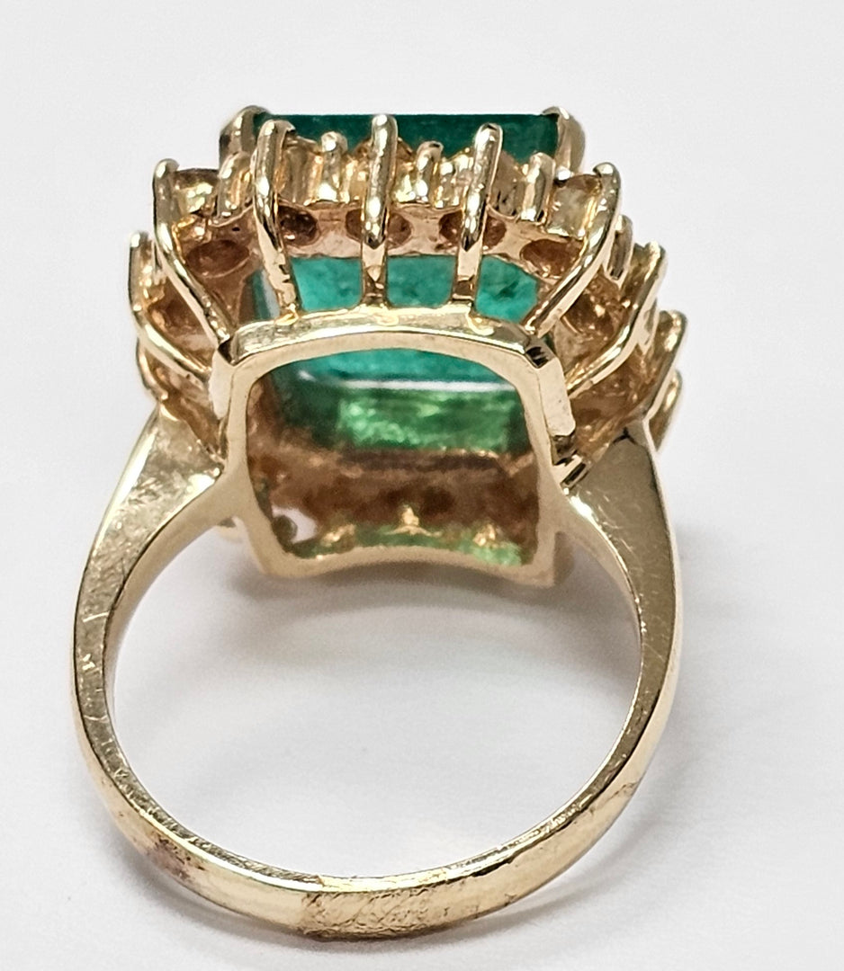 Emerald with diamonds ring in 14K White Gold