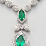Royal Emerald Necklace in white gold with diamonds