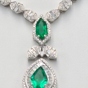 Royal Emerald Necklace in white gold with diamonds